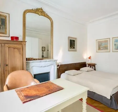 Homestay Charming Bedroom